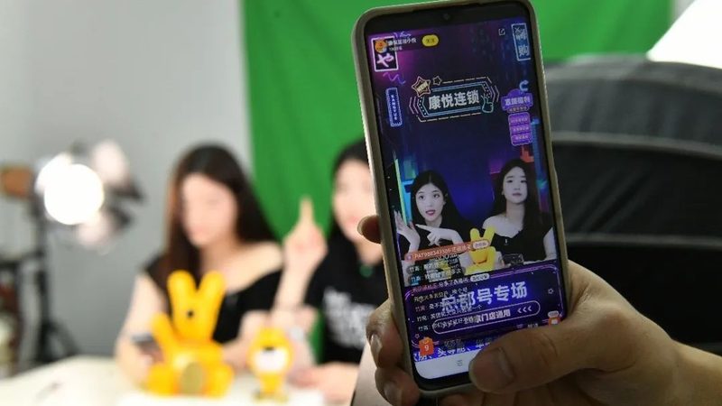 如果经过上述方法处理后，玻璃仍然擦不干净，可以采取以下途径进行投诉：